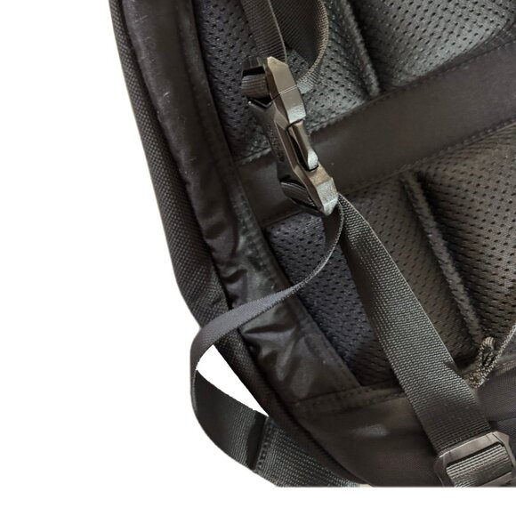 The North Face | (GREAT Condition) Recon 29 L Backpack | TNF black - Picture 6 of 11